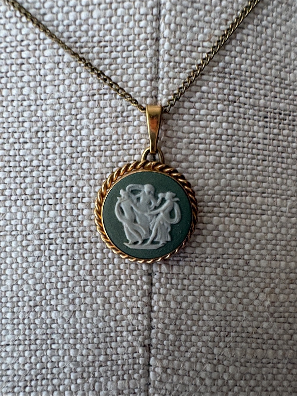 Wedgwood Green and White Round Jasperware Pendant Necklace
